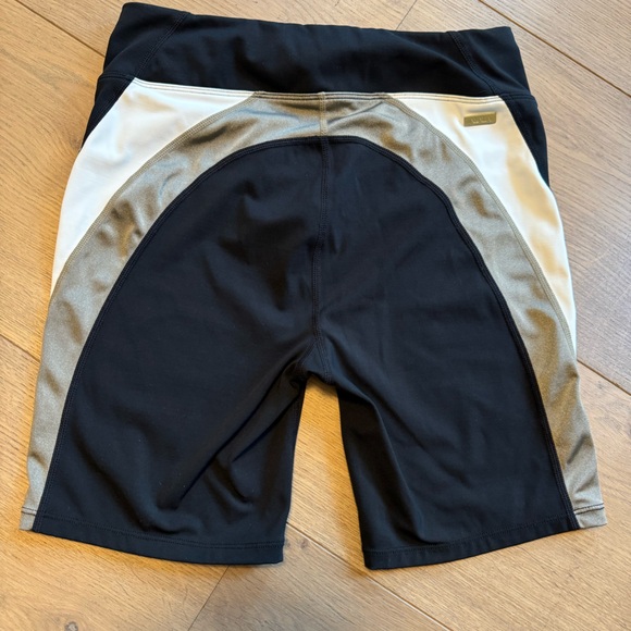 Alala Biker short (S) AND sports bra (M) matching set - Picture 10 of 16